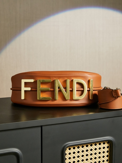 フェンディバッグ側面デザイン